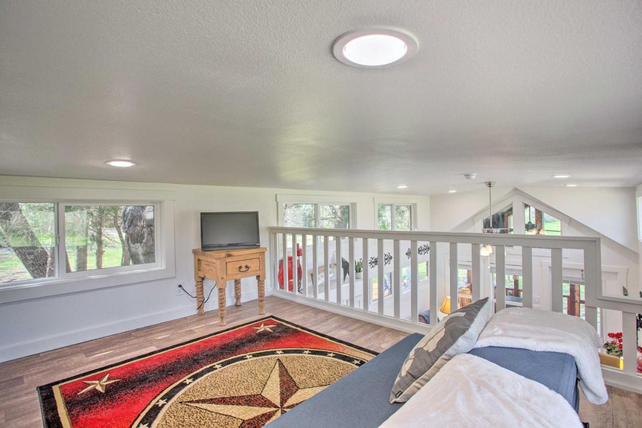Cozy Mckinney Tiny Home With Porch And Fire Pit! Buitenkant foto