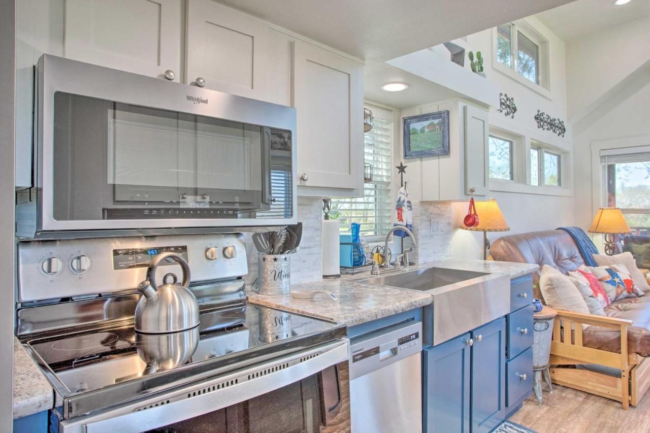 Cozy Mckinney Tiny Home With Porch And Fire Pit! Buitenkant foto