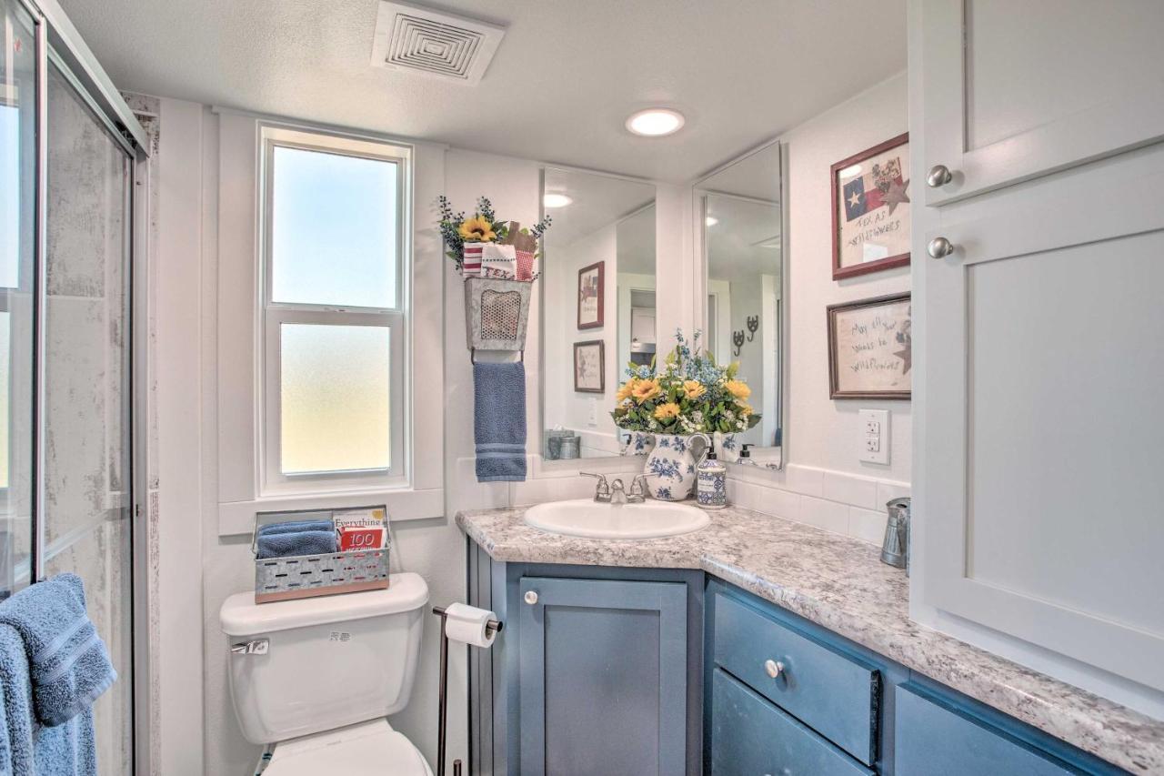 Cozy Mckinney Tiny Home With Porch And Fire Pit! Buitenkant foto